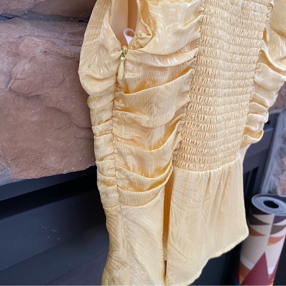 Ali & Jay Yellow Women's Small Cropped Top - Picture 3 of 6